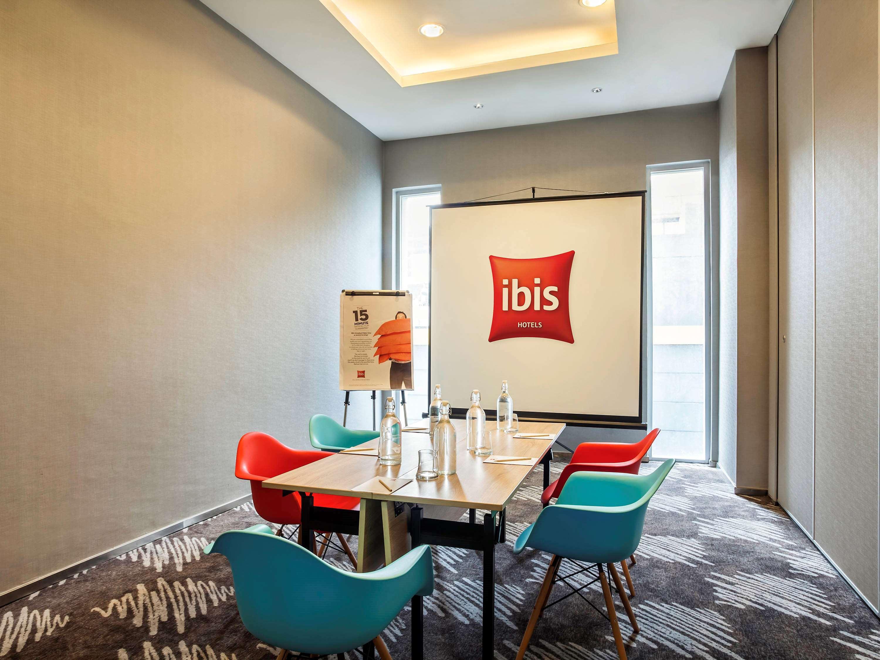 Hotel Ibis Jakarta Harmoni Exterior foto