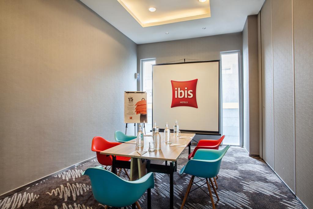 Hotel Ibis Jakarta Harmoni Exterior foto