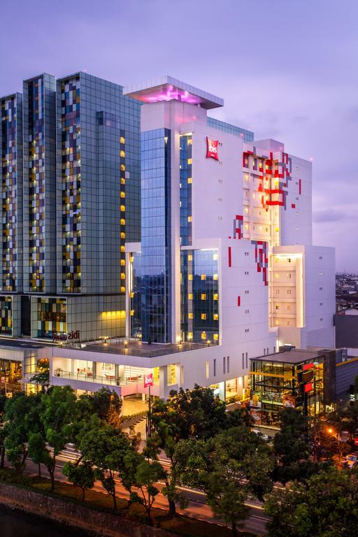 Hotel Ibis Jakarta Harmoni Exterior foto